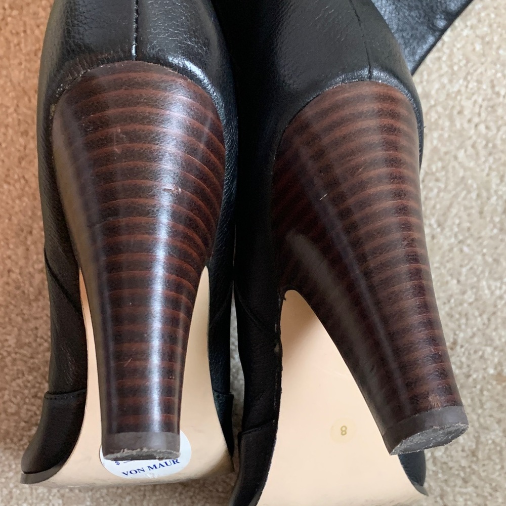 Chic Black Leather Heeled Boots - Picture 3 of 4